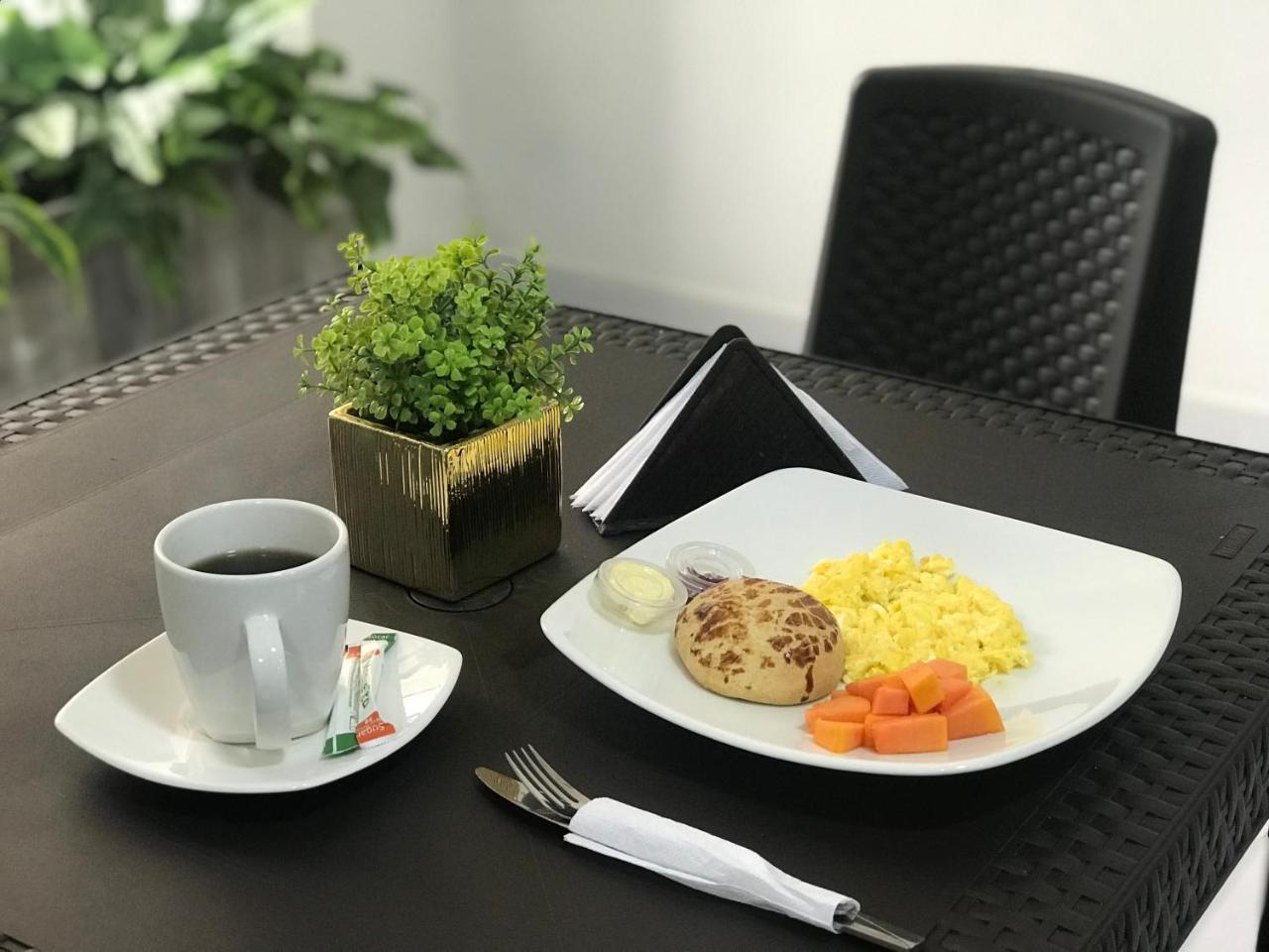 Hotel Reina Isabella Ipiales Dış mekan fotoğraf